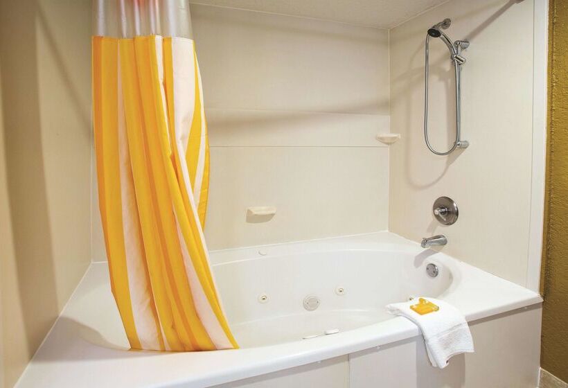 בית מלון כפרי La Quinta Inn & Suites By Wyndham Hot Springs