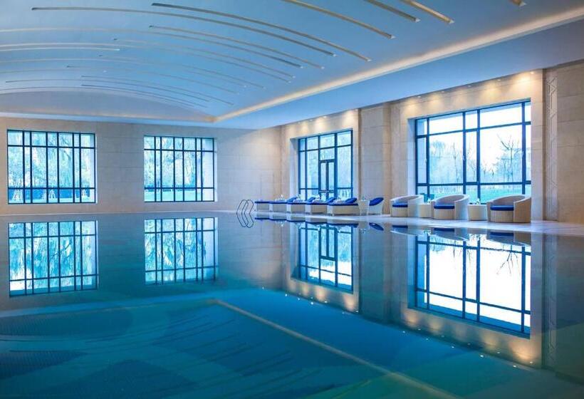 هتل Renaissance Tianjin Lakeview