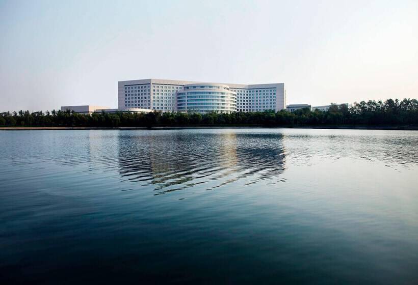 هتل Renaissance Tianjin Lakeview
