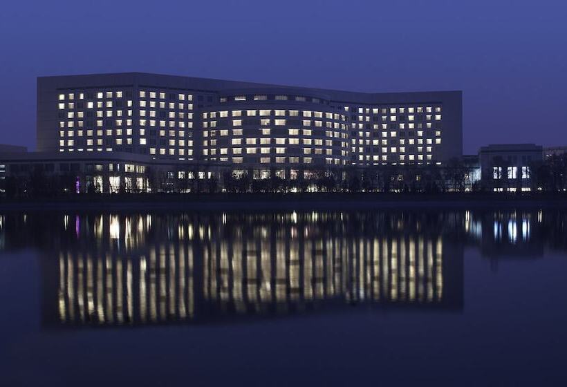 هتل Renaissance Tianjin Lakeview