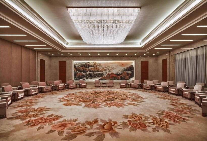 هتل Renaissance Tianjin Lakeview