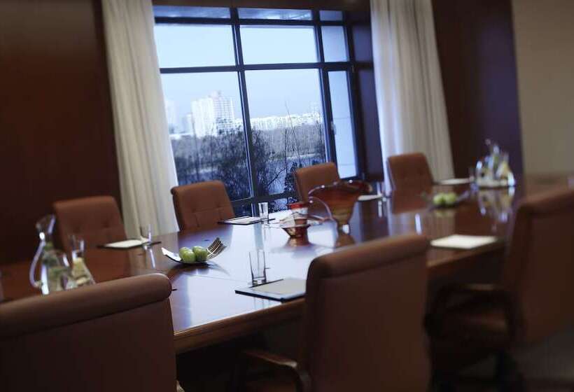 هتل Renaissance Tianjin Lakeview
