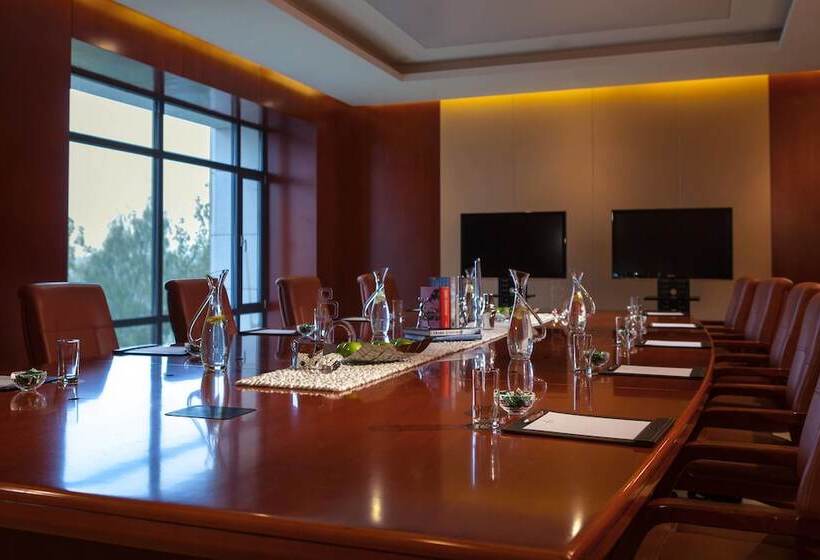 هتل Renaissance Tianjin Lakeview