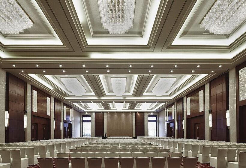 هتل Renaissance Tianjin Lakeview