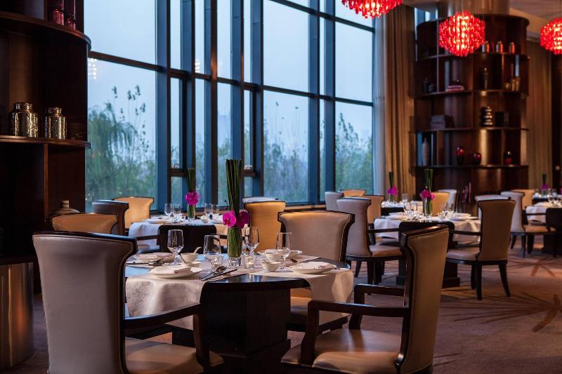 هتل Renaissance Tianjin Lakeview
