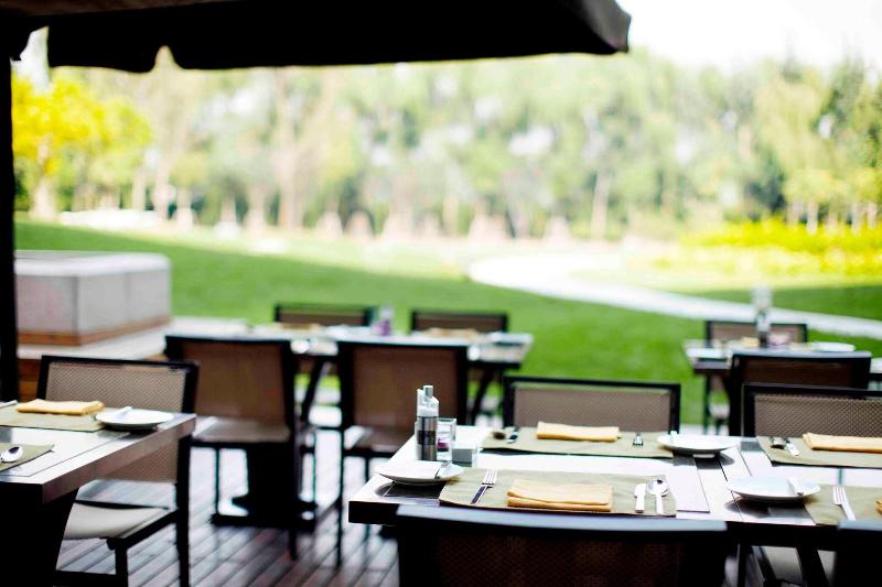 هتل Renaissance Tianjin Lakeview