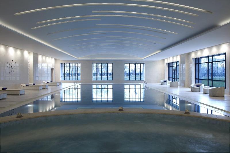 هتل Renaissance Tianjin Lakeview