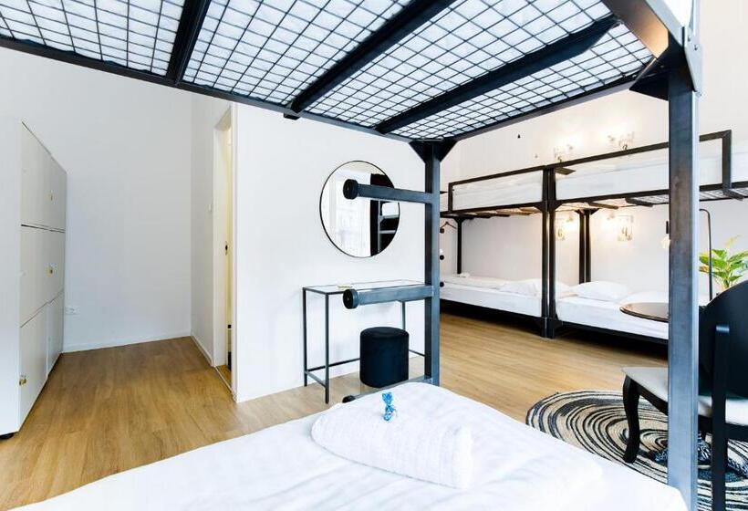 簡易ホテル Maverick Ensuites