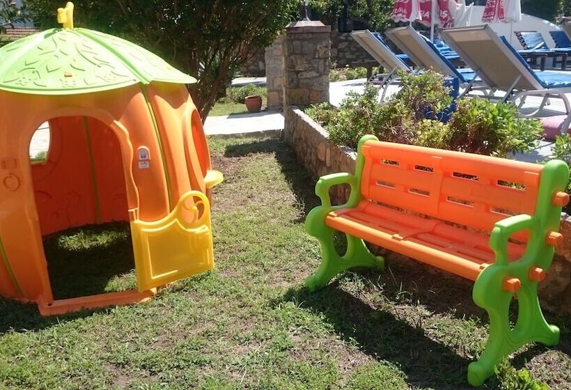 هتل Ata Lagoon Beach