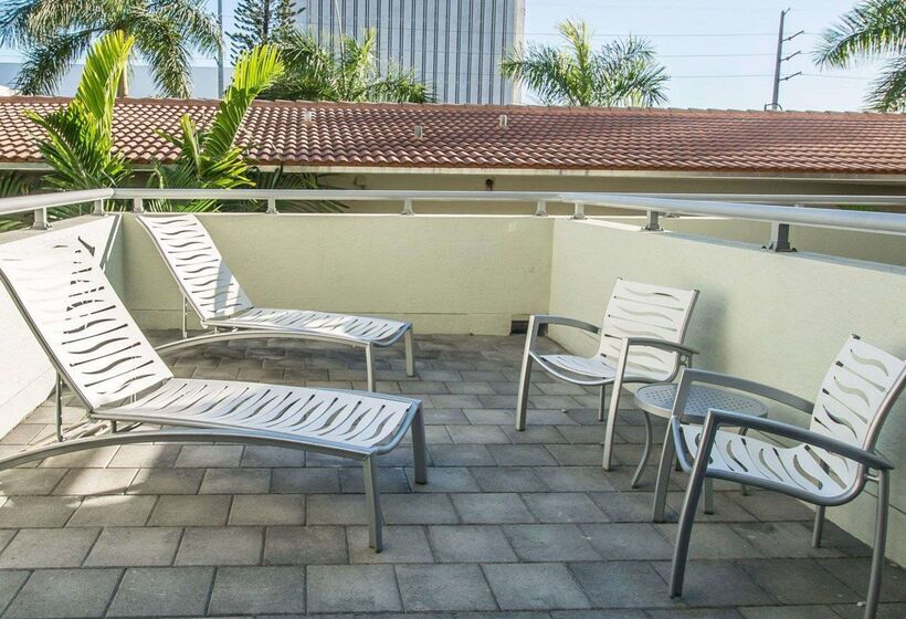 Hotel Comfort Suites Miami Airport North