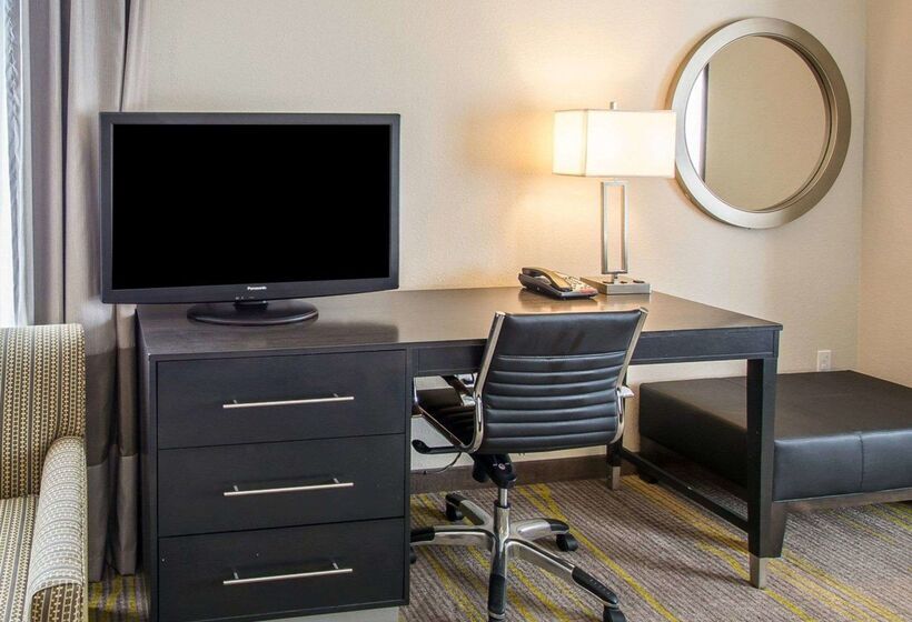 هتل Comfort Suites Miami Airport North