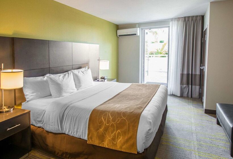 هتل Comfort Suites Miami Airport North
