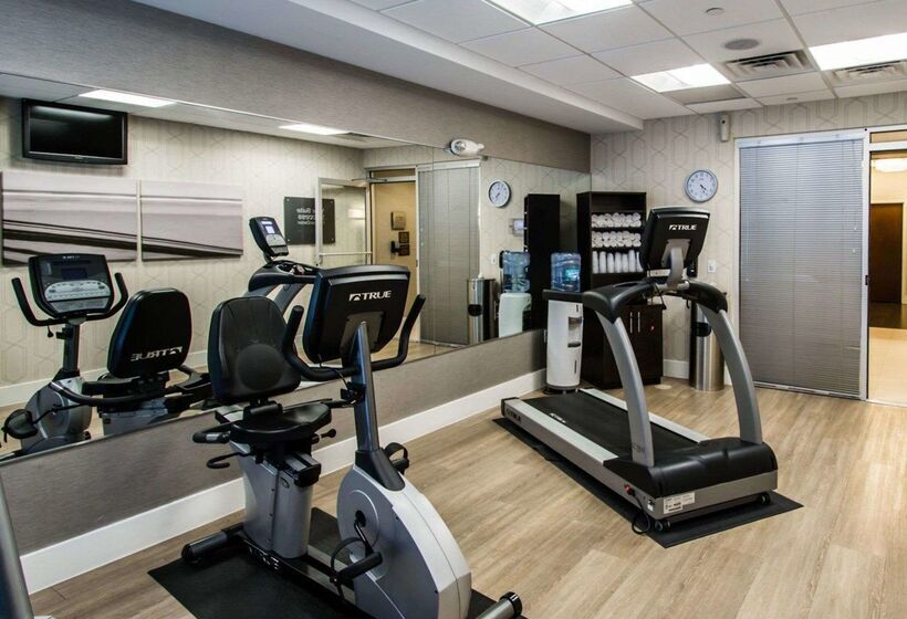 هتل Comfort Suites Miami Airport North