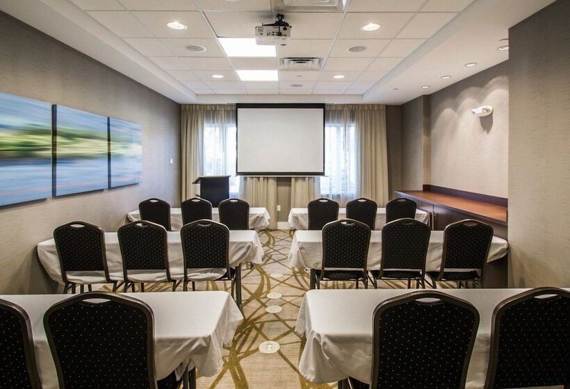 هتل Comfort Suites Miami Airport North
