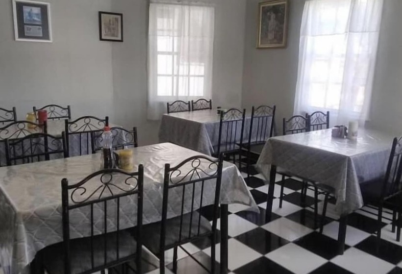 هتل Coningsby Inn