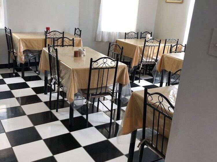 هتل Coningsby Inn