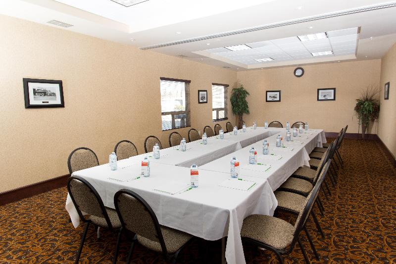 هتل Holiday Inn & Suites Lloydminster, An Ihg