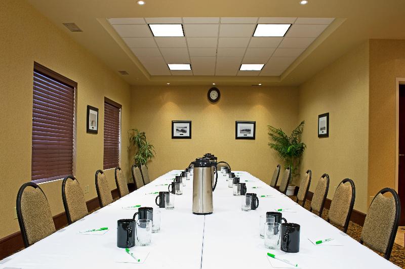 هتل Holiday Inn & Suites Lloydminster, An Ihg