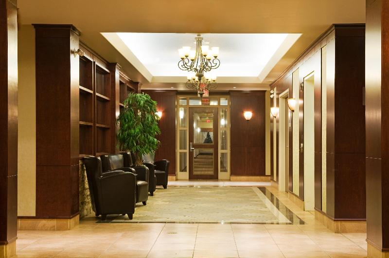 هتل Holiday Inn & Suites Lloydminster, An Ihg