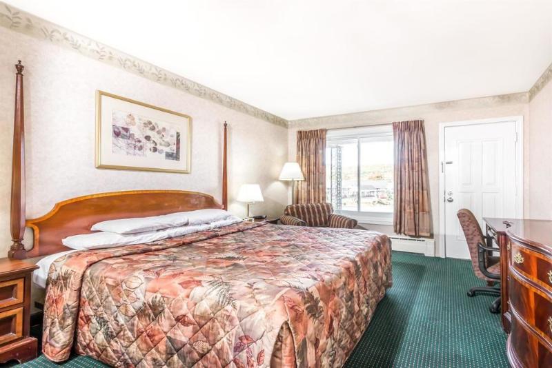 هتل Knights Inn Lenox