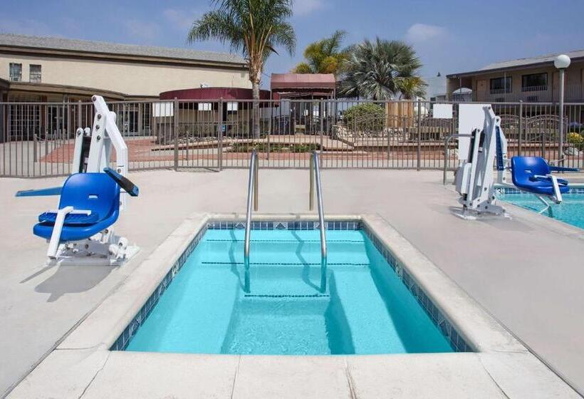 هتل Knights Inn Pico Rivera