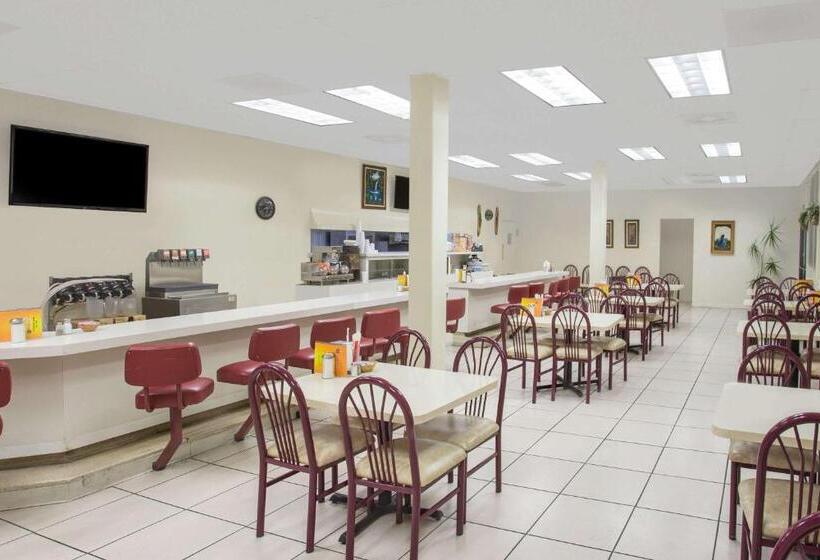 هتل Knights Inn Pico Rivera