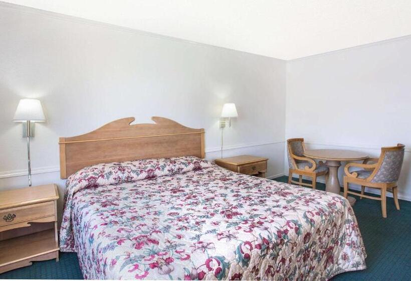 هتل Knights Inn Pico Rivera