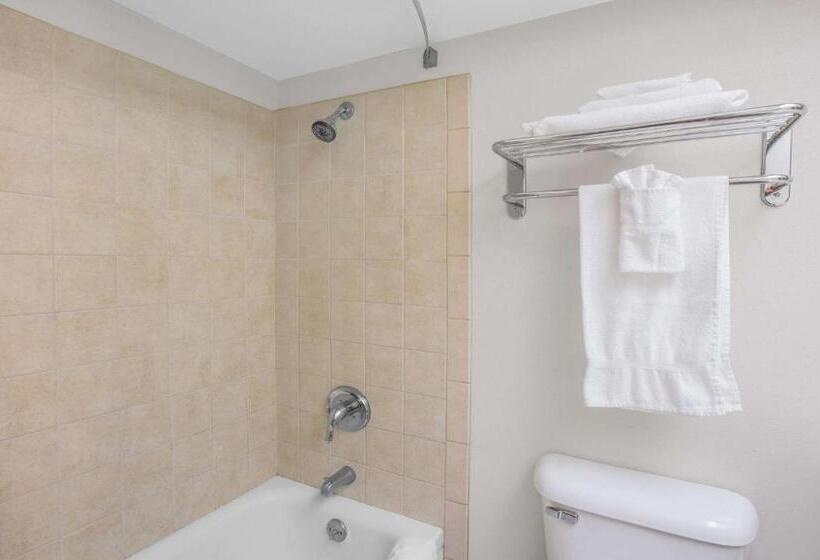هتل Knights Inn Pico Rivera