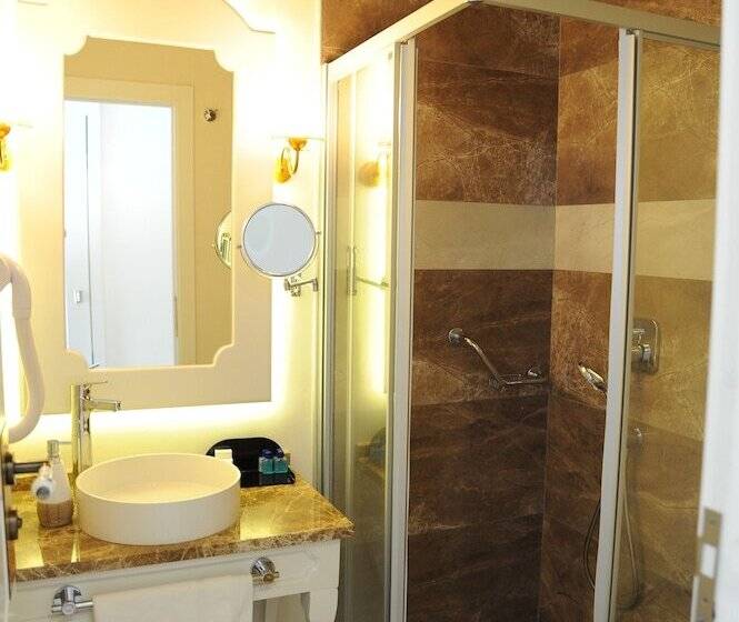 هتل Montebello Deluxe