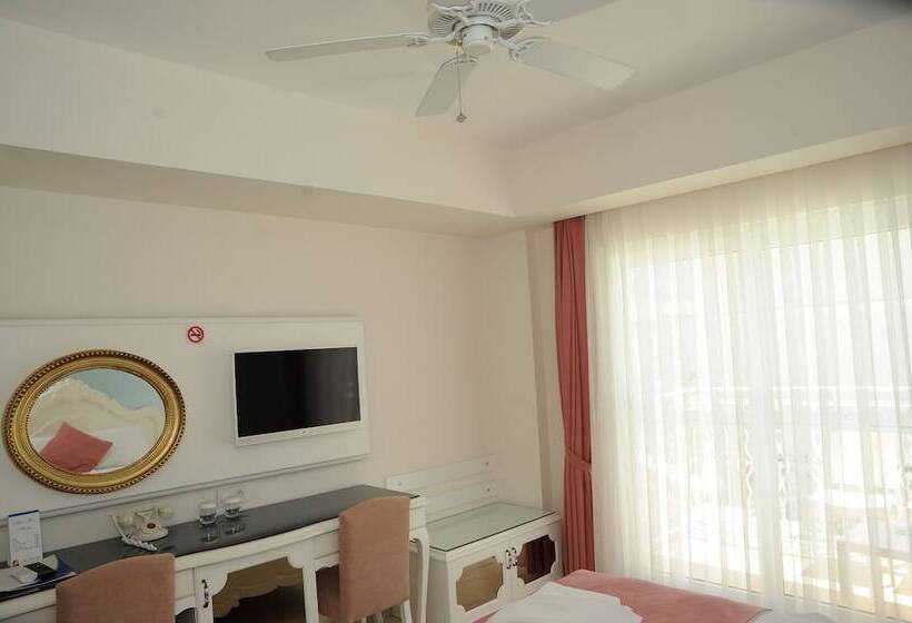 هتل Montebello Deluxe