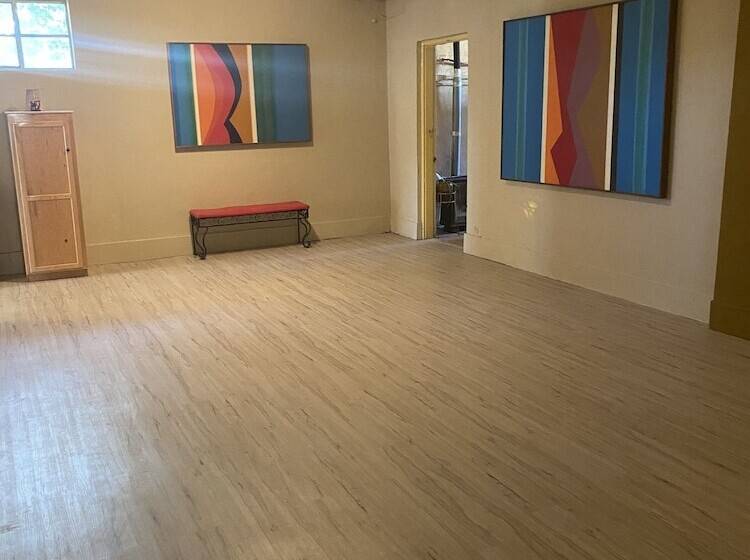 فندق على الطريق Charles Hotsprings