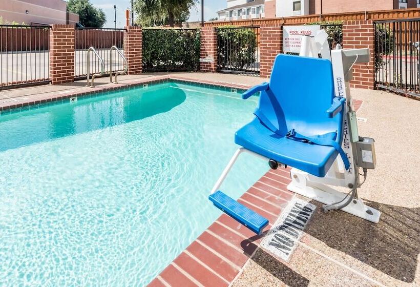 هتل Days Inn & Suites By Wyndham Dallas
