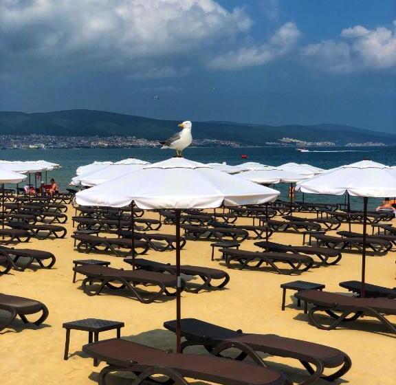 هتل Flamingo Beach