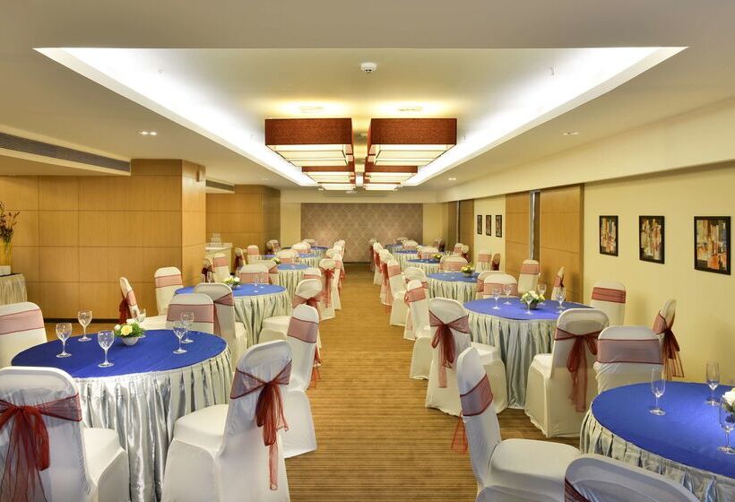 فندق Hampton By Hilton Vadodara  Alkapuri