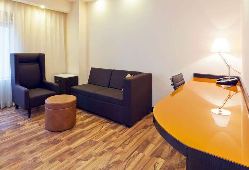 فندق Hampton By Hilton Vadodara  Alkapuri