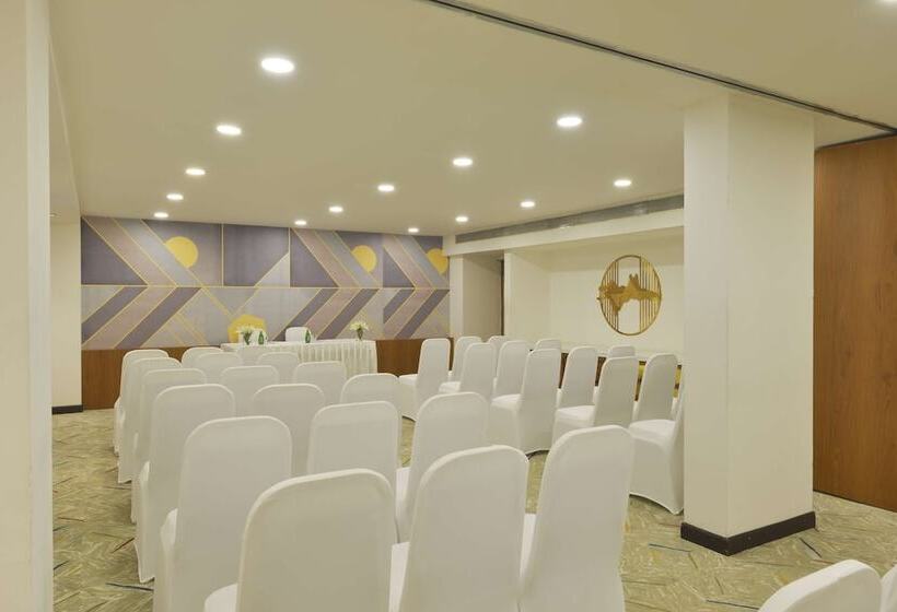 فندق Hampton By Hilton Vadodara  Alkapuri