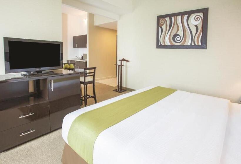 هتل La Quinta By Wyndham Poza Rica