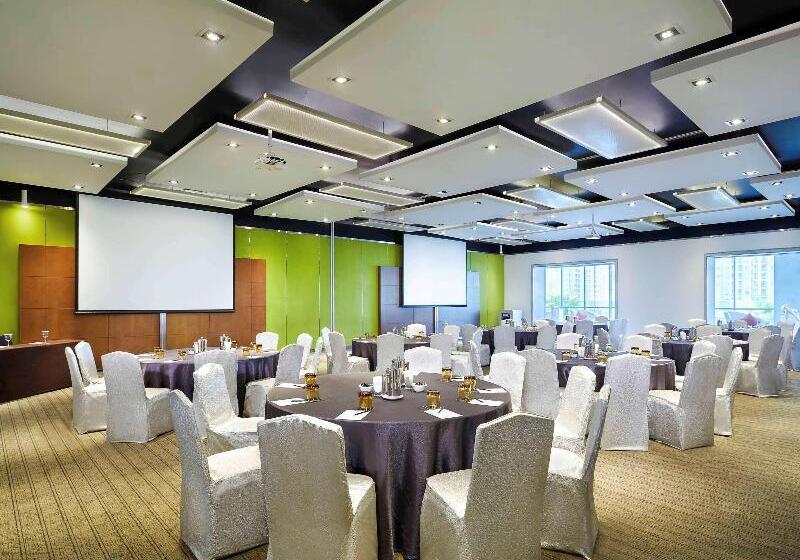 בית מלון כפרי Pullman Jakarta Central Park