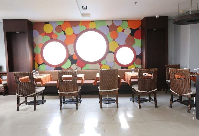 בית מלון כפרי Santika Pontianak