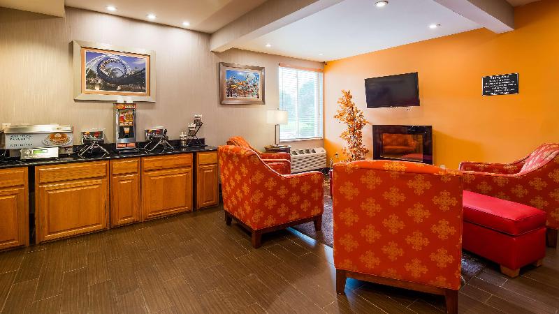 هتل Comfort Inn & Suites