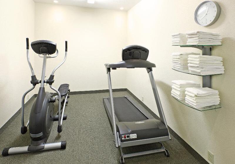 ホテル Candlewood Suites Fayetteville, An Ihg