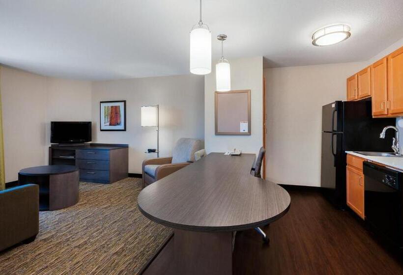 هتل Candlewood Suites Medford, An Ihg