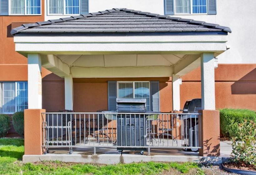 هتل Candlewood Suites Medford, An Ihg