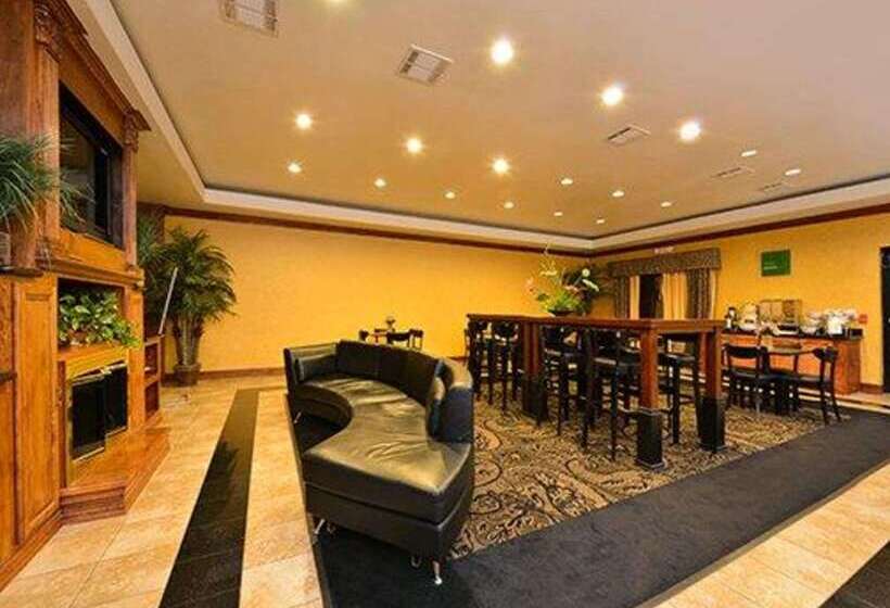 Отель Comfort Suites