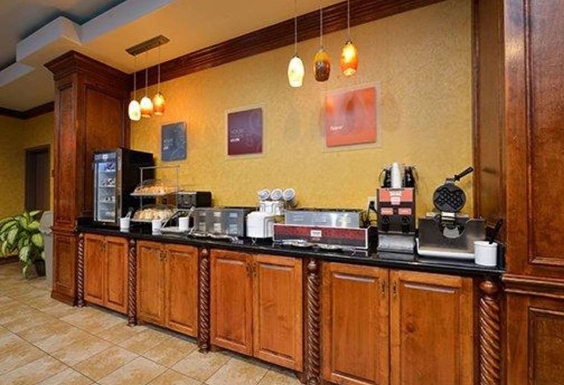 Отель Comfort Suites