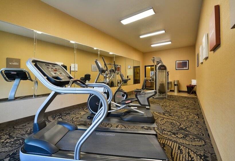 Отель Comfort Suites