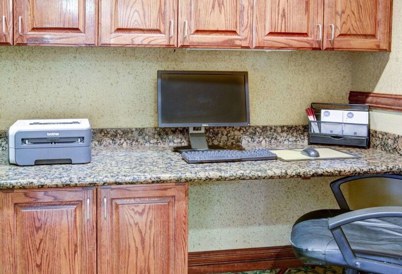 هتل Comfort Suites University Drive
