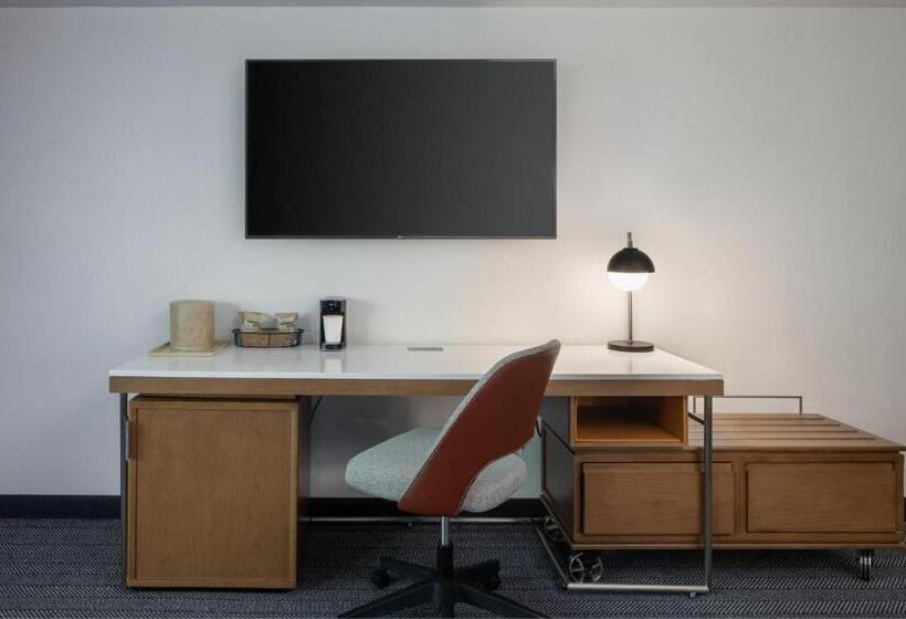 هتل Courtyard Edison Woodbridge