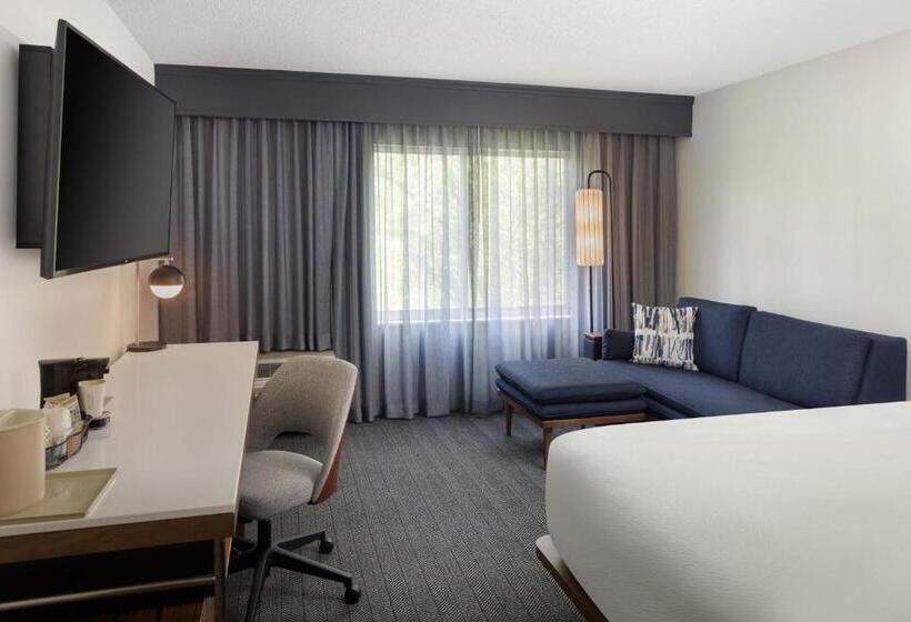 هتل Courtyard Edison Woodbridge
