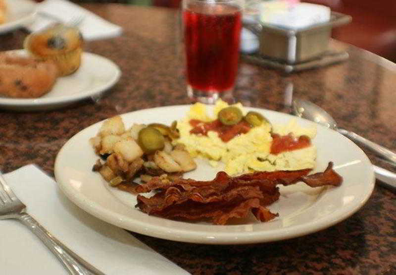 هتل Courtyard By Marriott Fayetteville